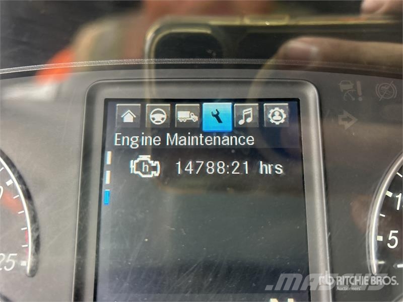 Freightliner Cascadia 126 6x4 T/A Sleeper Truck Tractor Тягачі