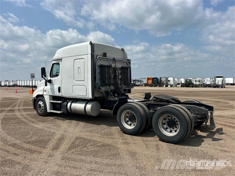 Freightliner Cascadia 125 6x4 T/A Sleeper Truck Tractor Tractor Units