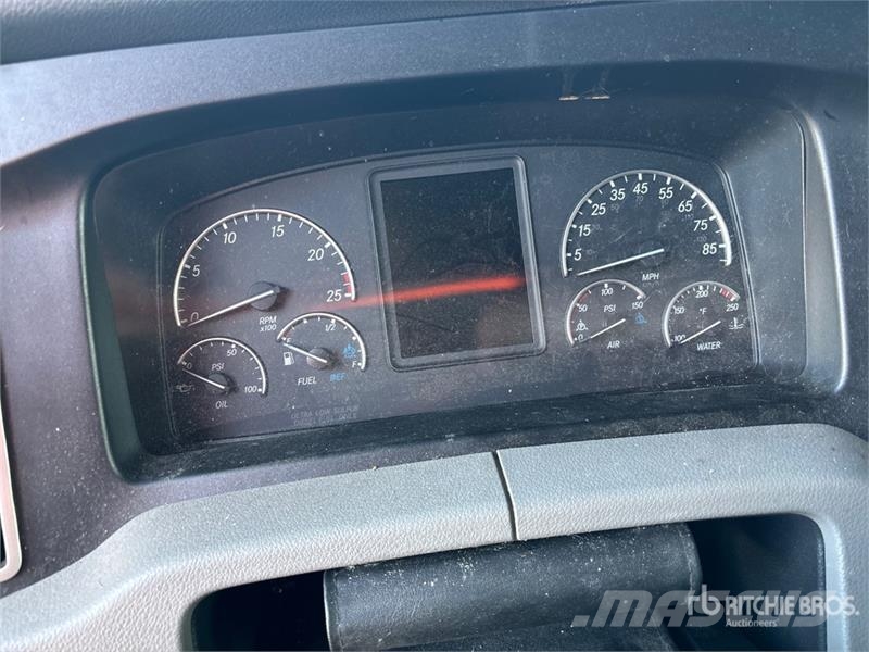 Freightliner Cascadia 126 6x4 T/A Sleeper Truck Tractor Vilcēji