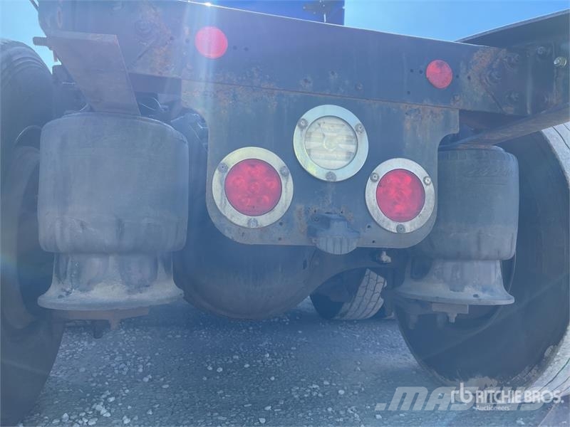 Freightliner Cascadia 125 6x4 T/A Sleeper Truck Tractor Cabezas tractoras
