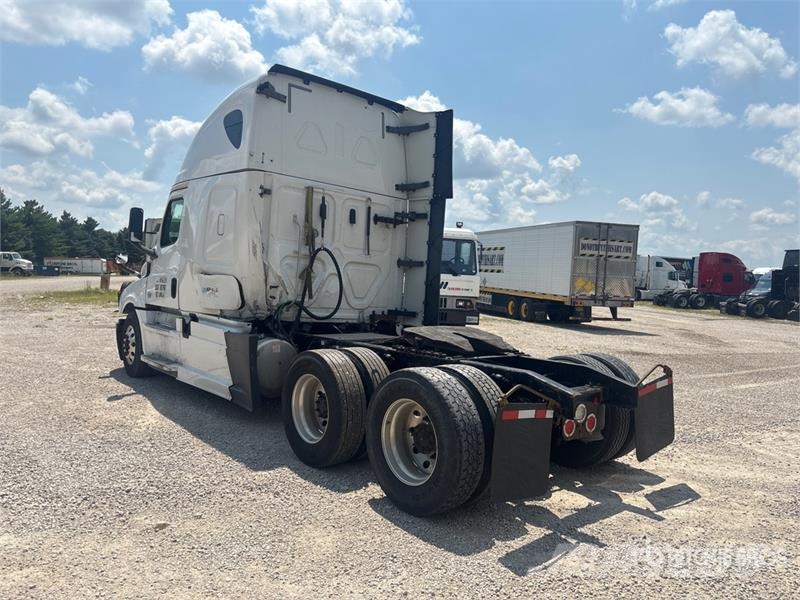 Freightliner Cascadia 126 6x4 T/A Sleeper Truck Tractor Tractor Units