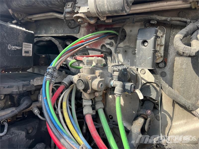 Freightliner Cascadia 126 6x4 T/A Sleeper Truck Tractor Sattelzugmaschinen