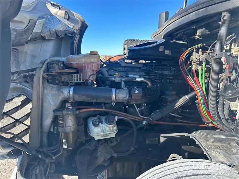 Freightliner Cascadia 126 6x4 T/A Sleeper Truck Tractor Tractor Units
