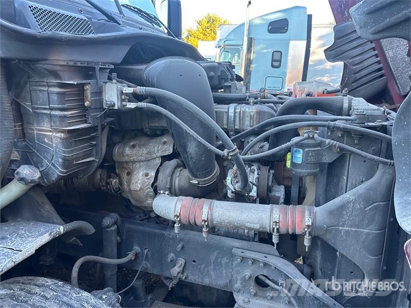Freightliner Cascadia 125 6x4 T/A Sleeper Truck Tractor Trekkers