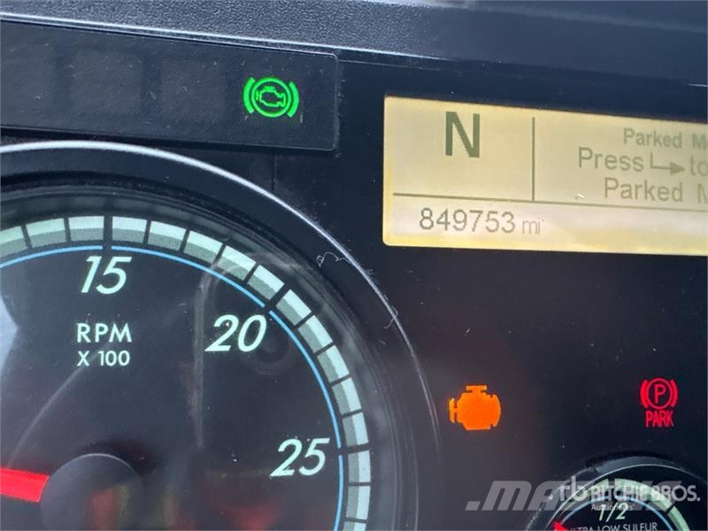 Freightliner Cascadia 125 6x4 T/A Sleeper Truck Tractor Tractor Units