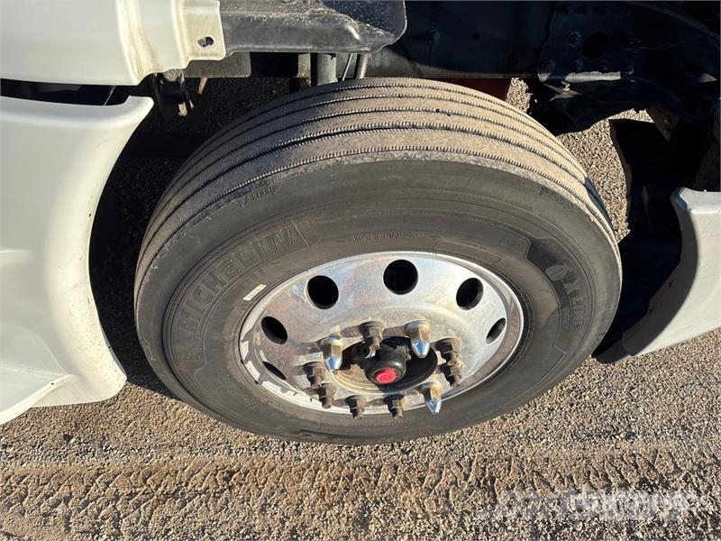 Freightliner Cascadia 125 6x4 T/A Sleeper Truck Tractor Sattelzugmaschinen