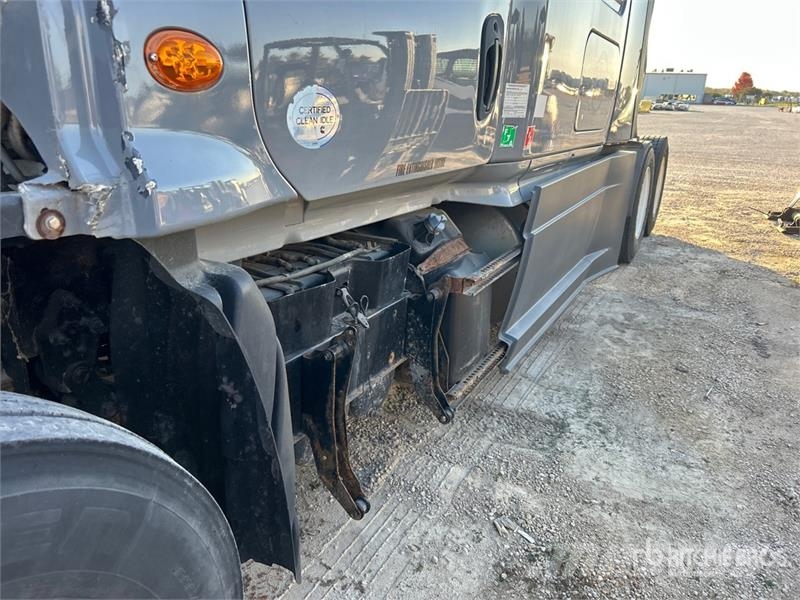 Freightliner Cascadia 125 6x4 T/A Sleeper Truck Tractor Autotractoare