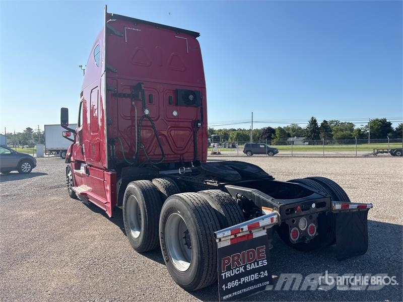 Freightliner Cascadia 126 6x4 T/A Sleeper Truck Tractor Sattelzugmaschinen