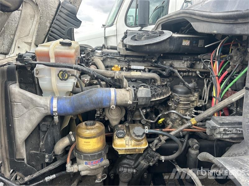 Freightliner Cascadia 125 6x4 T/A Sleeper Truck Tractor Sattelzugmaschinen