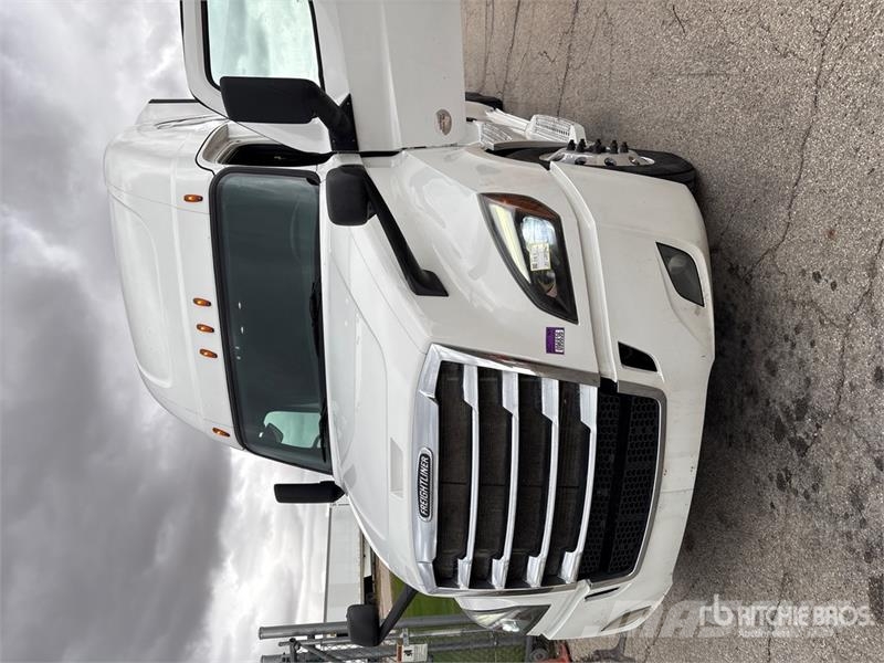 Freightliner Cascadia 126 T/A Sleeper Truck Tractor Vlačilci
