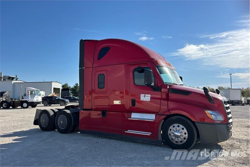 Freightliner Cascadia 126 6x4 T/A Sleeper Truck Tractor Tahače