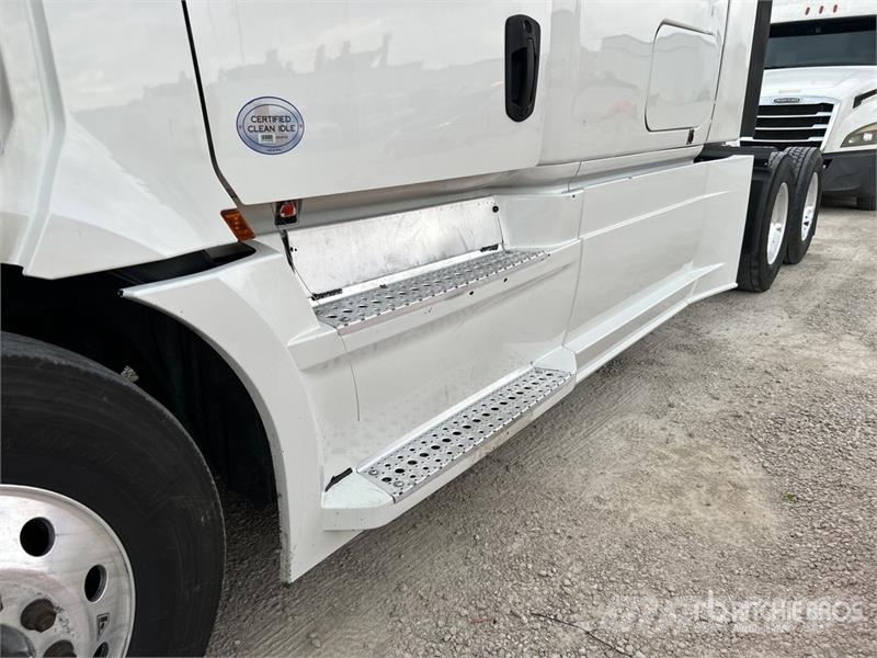 Freightliner Cascadia 126 6x4 Rebuilt Title** T/A Sleeper Truck Trekkers