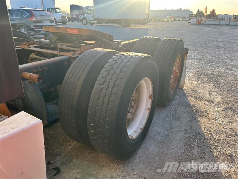 Freightliner Cascadia 125 6x4 T/A Sleeper Truck Tractor Autotractoare