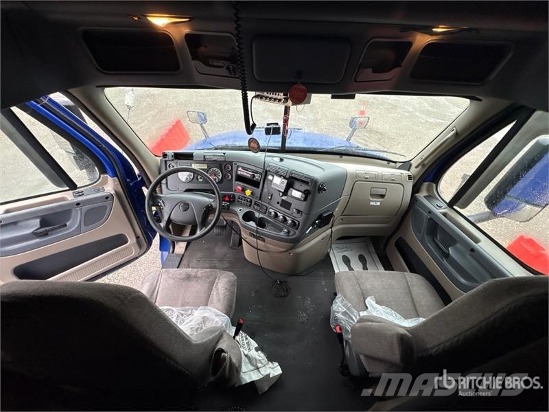 Freightliner Cascadia 125 6x4 T/A Sleeper Truck Tractor Tractor Units