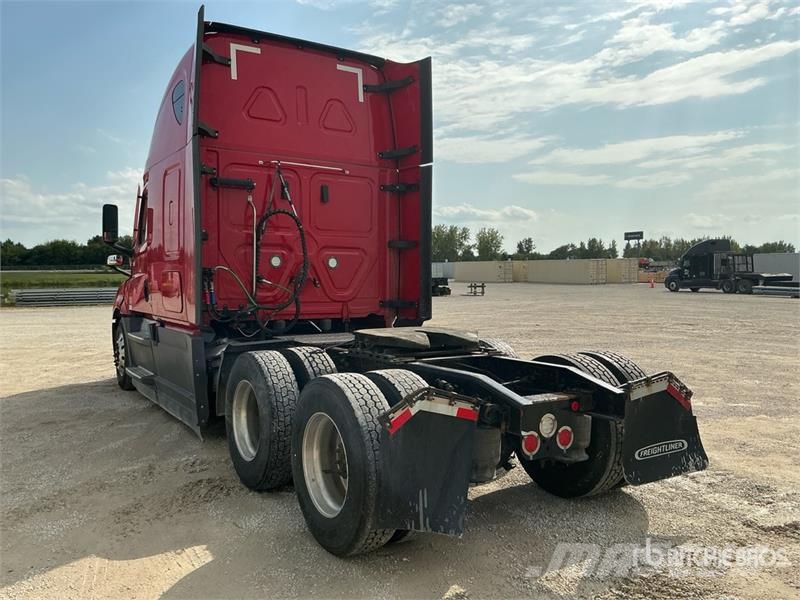 Freightliner Cascadia 126 6x4 T/A Sleeper Truck Tractor Sattelzugmaschinen