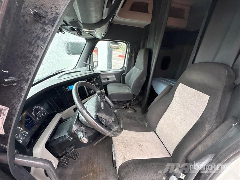 Freightliner Cascadia 126 6x4 T/A Sleeper Truck Tractor Tractor Units