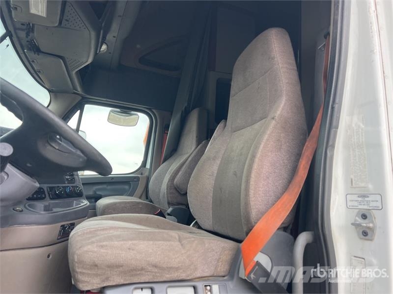 Freightliner Cascadia 125 6x4 T/A Sleeper Truck Tractor Tractor Units