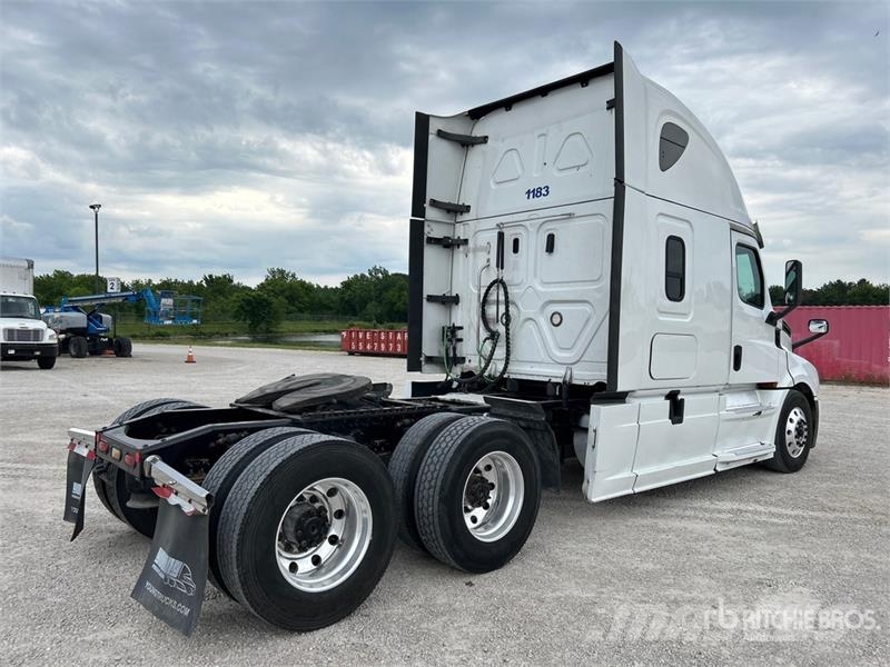 Freightliner Cascadia 126 6x4 Rebuilt Title** T/A Sleeper Truck Trekkers