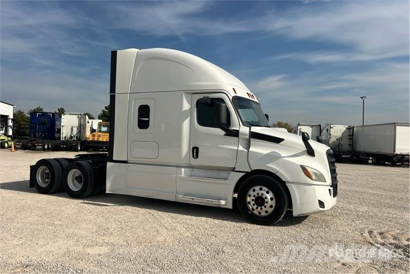 Freightliner Cascadia 126 6x4 T/A Sleeper Truck Tractor Sattelzugmaschinen