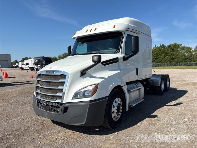 Freightliner Cascadia 126 6x4 T/A Sleeper Truck Tractor Sattelzugmaschinen