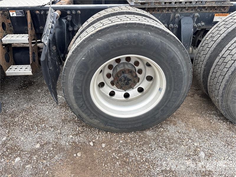 Freightliner Cascadia 125 6x4 T/A Sleeper Truck Tractor Tractor Units