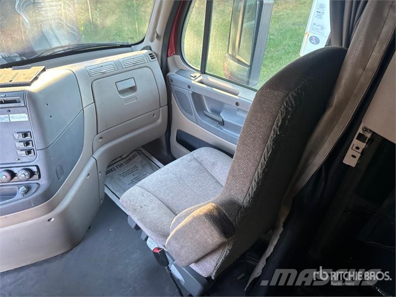 Freightliner Cascadia 125 6x4 T/A Sleeper Truck Tractor Trekkers