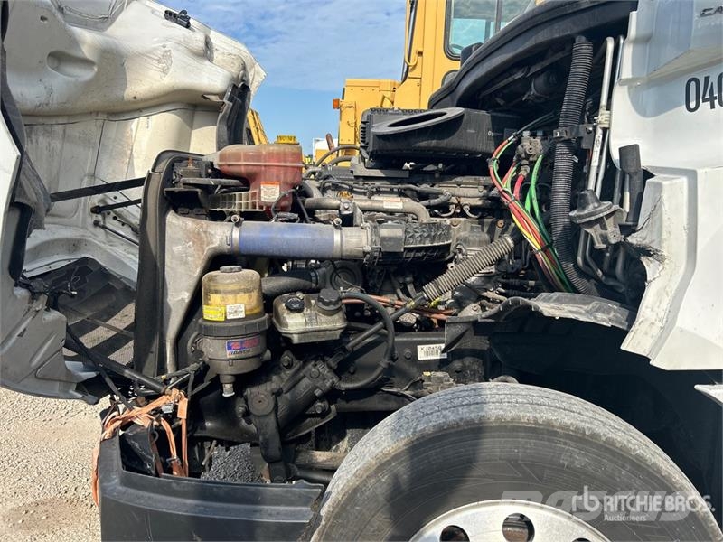 Freightliner Cascadia 126 6x4 T/A Sleeper Truck Tractor Tractor Units