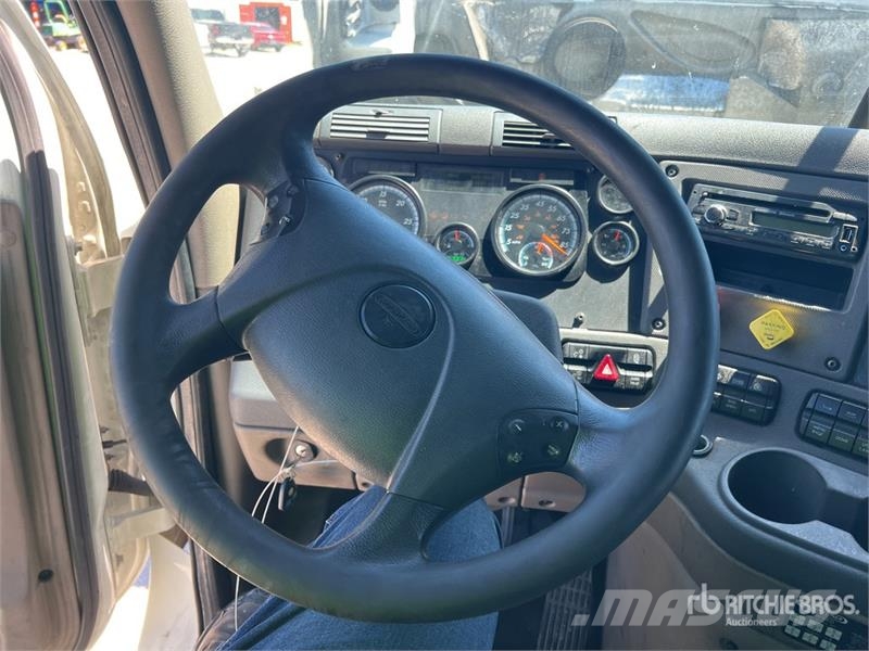 Freightliner Cascadia 125 6x4 T/A Sleeper Truck Tractor Tractor Units