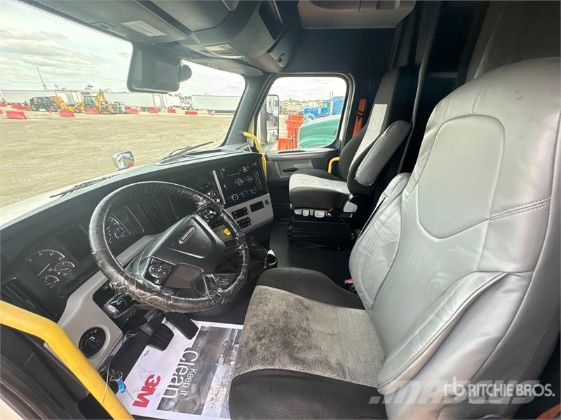 Freightliner Cascadia 126 6x4 T/A Sleeper Truck Tractor Tracteur routier