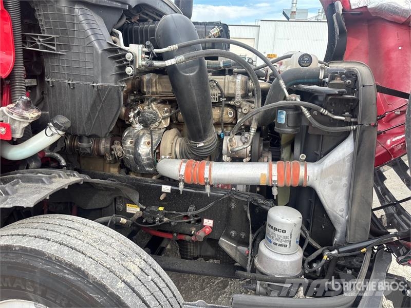 Freightliner Cascadia 126 6x4 T/A Sleeper Truck Tractor Vilcēji