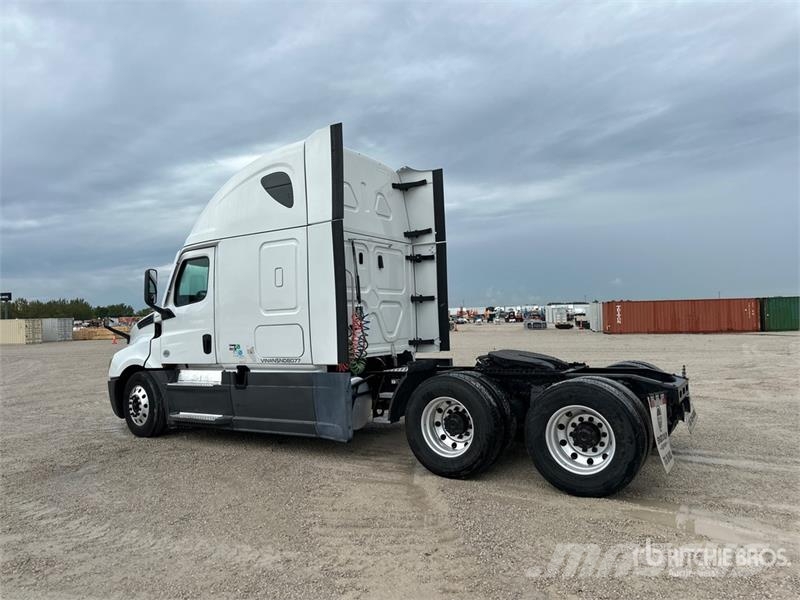 Freightliner Cascadia 126 6x4 T/A Sleeper Truck Tractor Влекачи