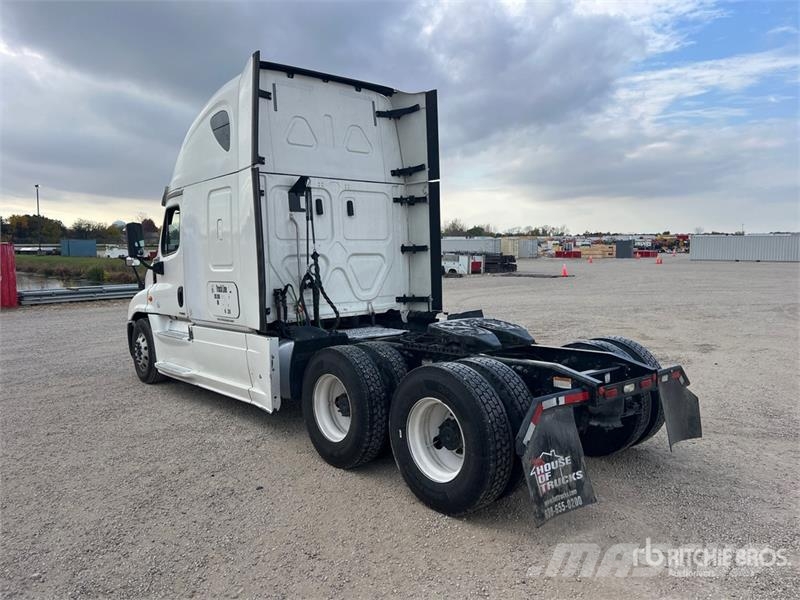 Freightliner Cascadia 125 6x4 T/A Sleeper Truck Tractor Vilcēji
