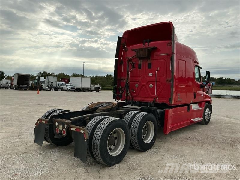 Freightliner Cascadia 125 T/A Sleeper Truck Tractor وحدات الجر