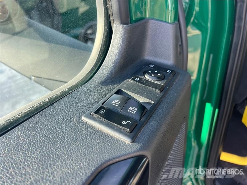 Freightliner Cascadia 126 Truck Tractor Units