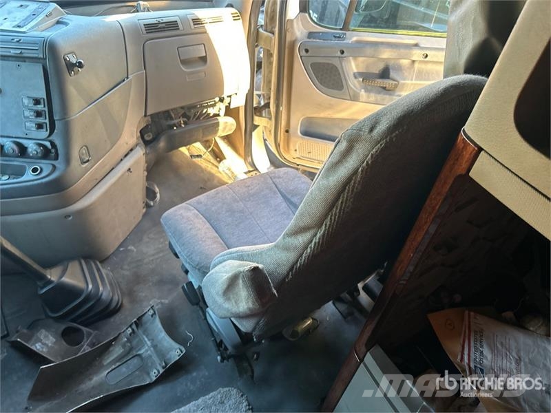 Freightliner Cascadia 125 6x4 T/A Sleeper Truck Tractor Autotractoare