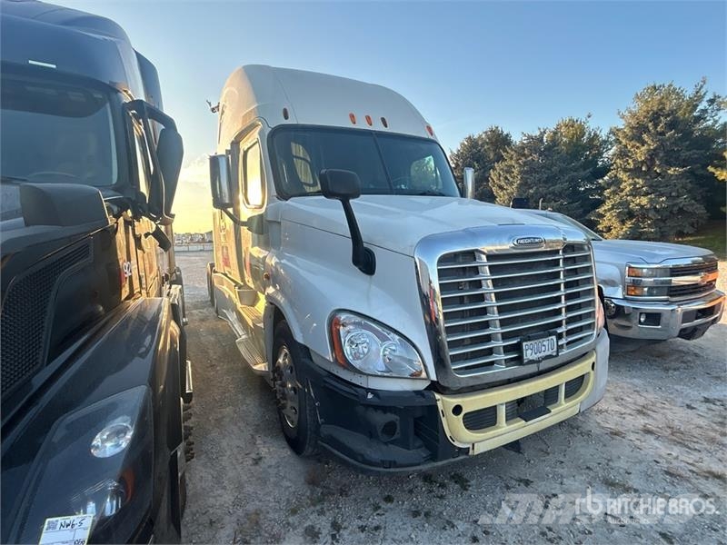 Freightliner Cascadia 125 6x4 T/A Sleeper Truck Tractor Autotractoare