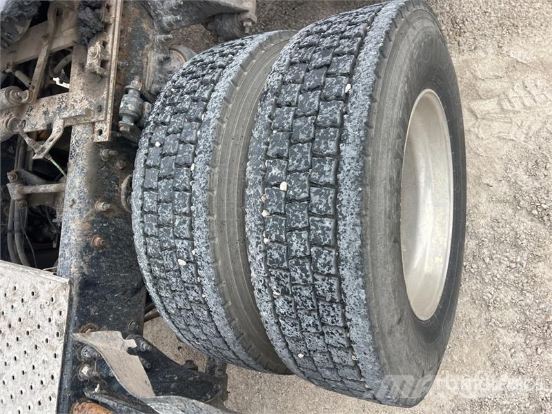 Freightliner Cascadia 125 6x4 T/A Sleeper Truck Tractor Tractor Units