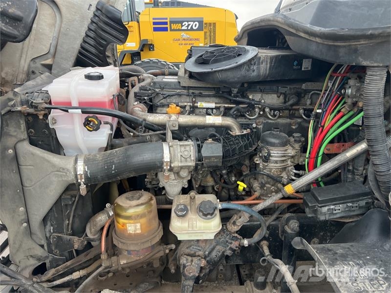 Freightliner Cascadia 125 6x4 T/A Sleeper Truck Tractor Tractor Units