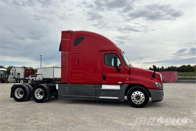 Freightliner Cascadia 125 6x4 T/A Sleeper Truck Tractor Nyergesvontatók