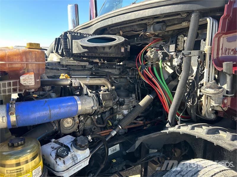 Freightliner Cascadia 126 6x4 T/A Sleeper Truck Tractor Vlačilci