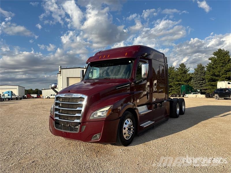 Freightliner Cascadia 126 6x4 T/A Sleeper Truck Tractor وحدات الجر