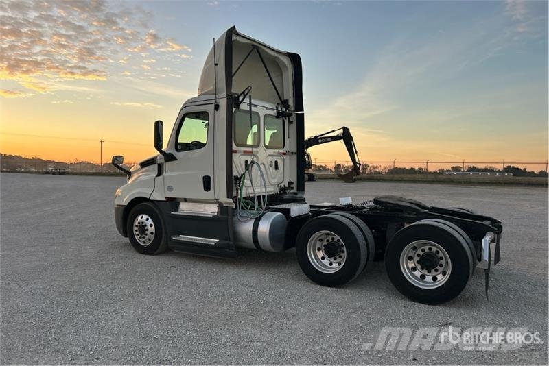 Freightliner Cascadia 126 Truck Tractor Units