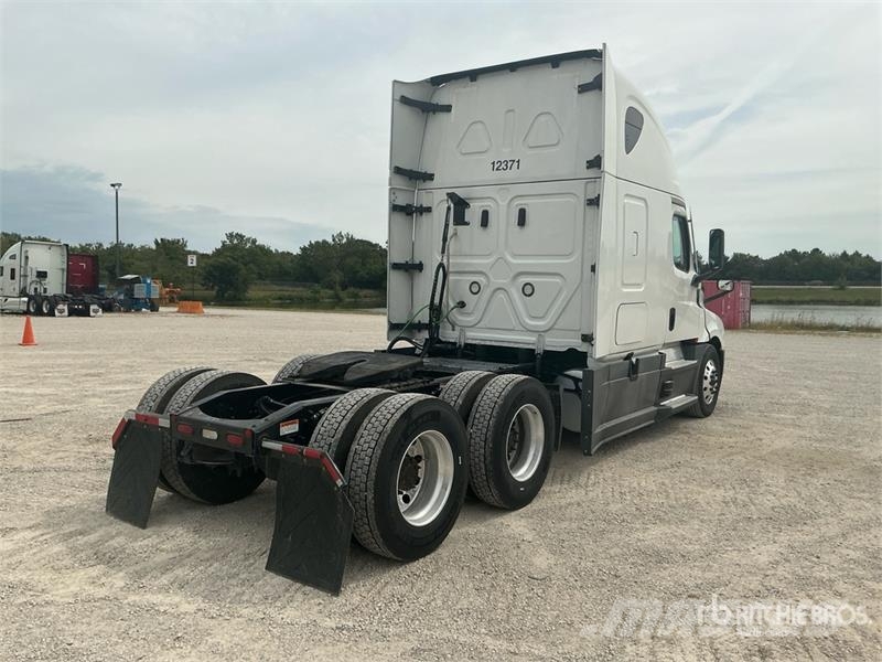 Freightliner Cascadia 126 6x4 T/A Sleeper Truck Tractor Dragbilar