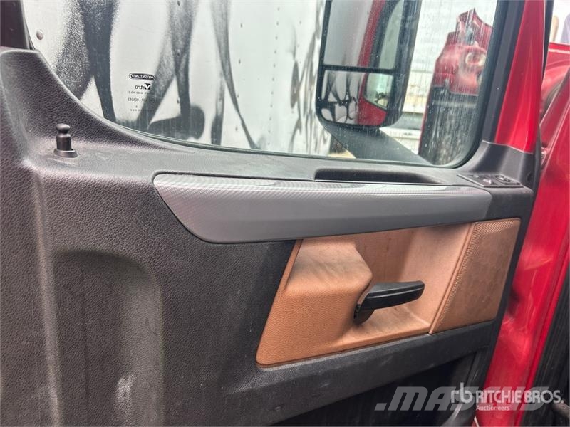 Freightliner Cascadia 126 6x4 T/A Sleeper Truck Tractor Ciągniki siodłowe