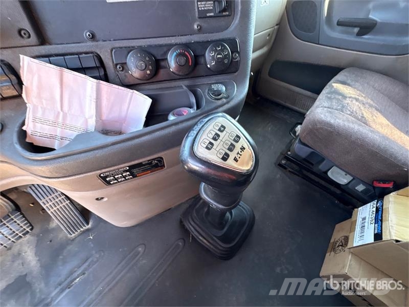 Freightliner Cascadia 125 6x4 T/A Sleeper Truck Tractor Tegljači