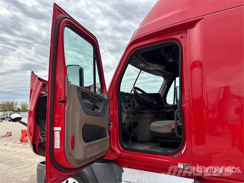 Freightliner Cascadia 125 6x4 T/A Sleeper Truck Tractor Nyergesvontatók