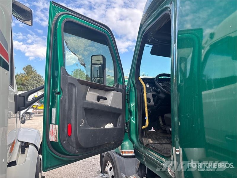 Freightliner Cascadia 126 6x4 T/A Sleeper Truck Tractor Motrici e Trattori Stradali