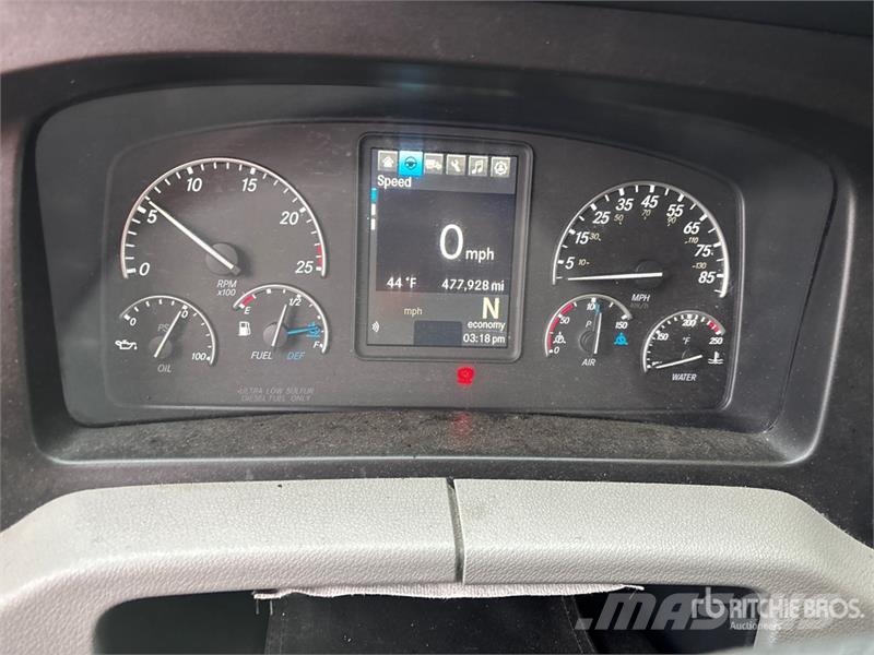 Freightliner Cascadia 126 6x4 T/A Sleeper Truck Tractor Sattelzugmaschinen