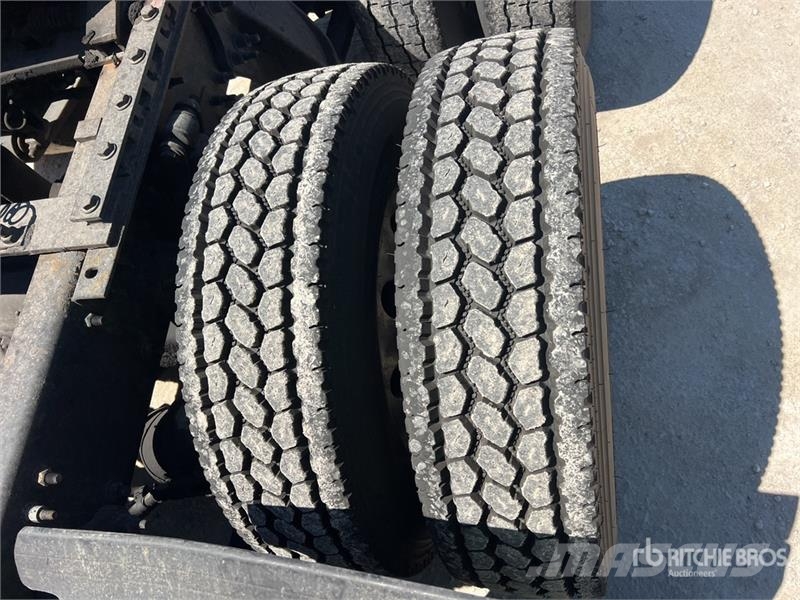 Freightliner Cascadia 125 6x4 T/A Sleeper Truck Tractor Tractor Units