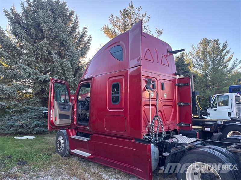 Freightliner Cascadia 125 6x4 T/A Sleeper Truck Tractor Trekkers